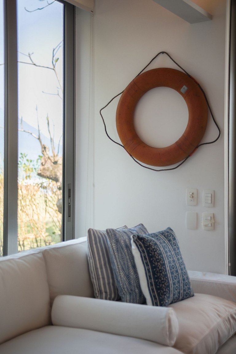 Alto Padrão Pé na Areia com Piscina em Guaecá - CG