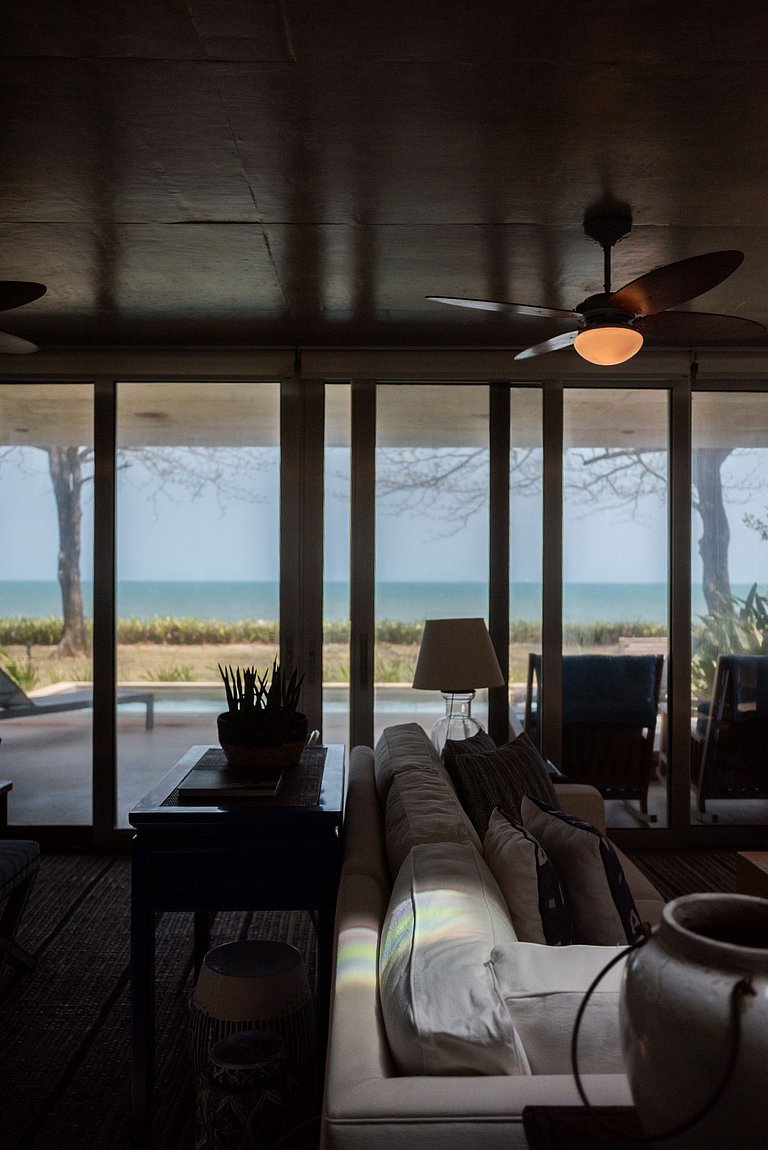 Casa Alto Padrão Pé na Areia | Guaecá - CG