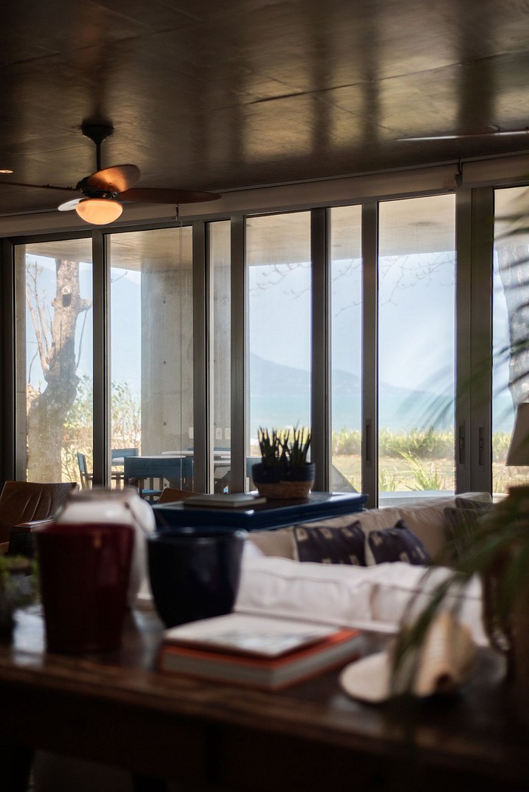 Casa Alto Padrão Pé na Areia | Guaecá - CG