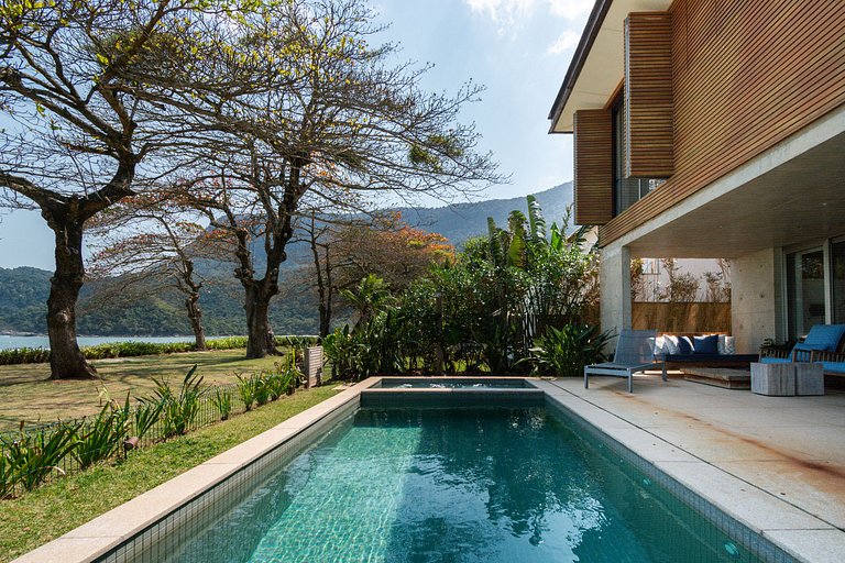 Casa Alto Padrão Pé na Areia | Guaecá - CG