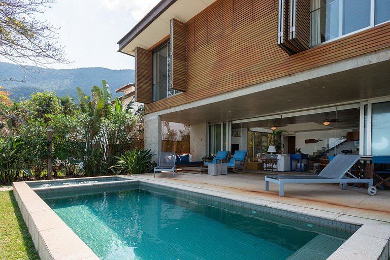 Casa Alto Padrão Pé na Areia | Guaecá - CG