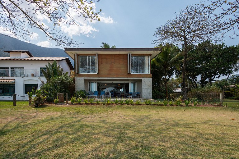 Casa Alto Padrão Pé na Areia | Guaecá - CG
