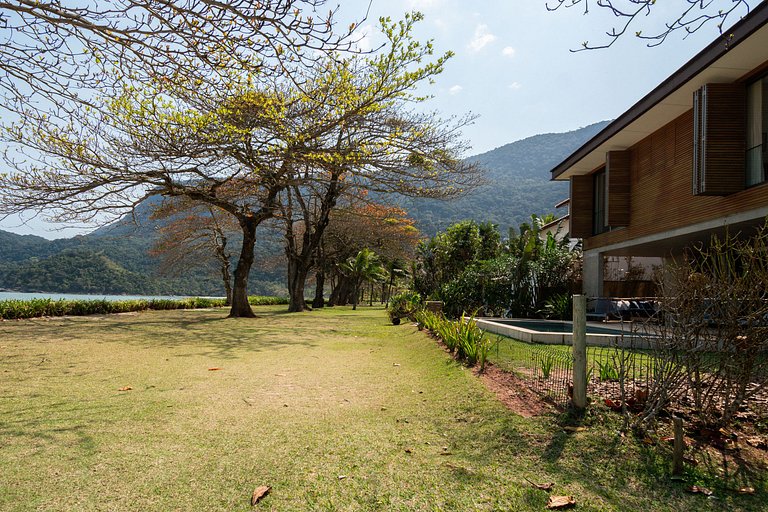 Casa Alto Padrão Pé na Areia | Guaecá - CG