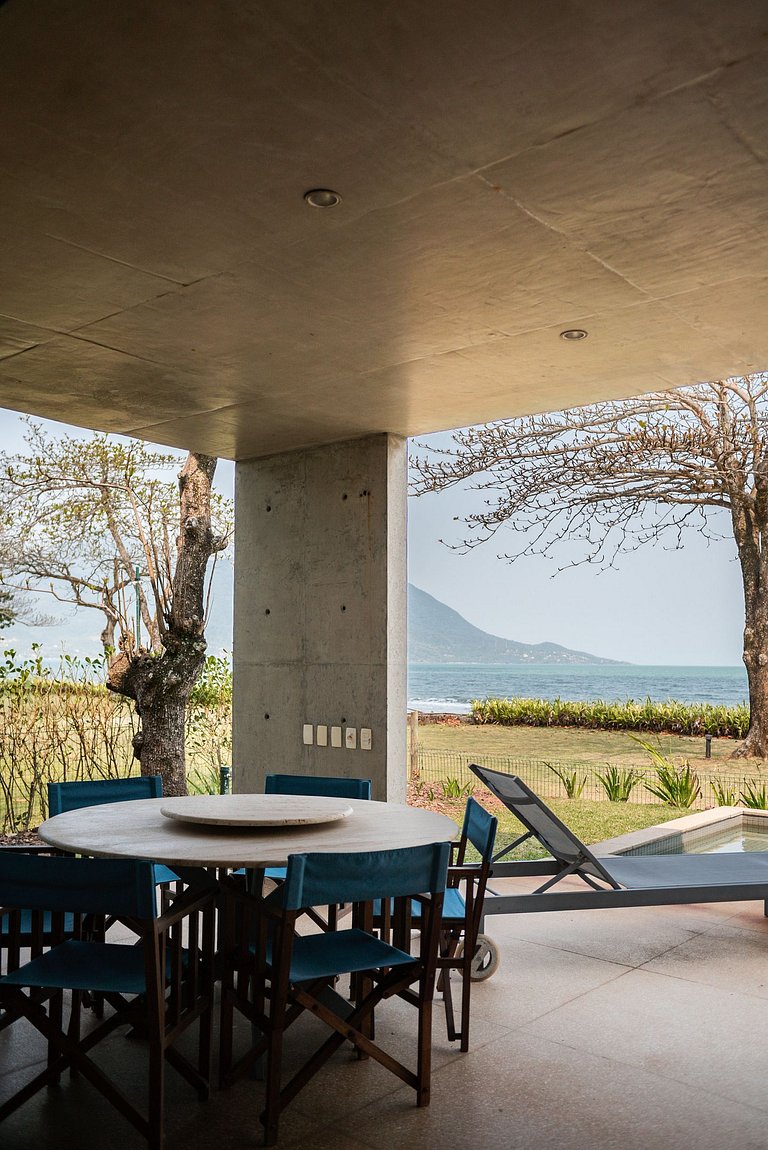 Casa Alto Padrão Pé na Areia | Guaecá - CG