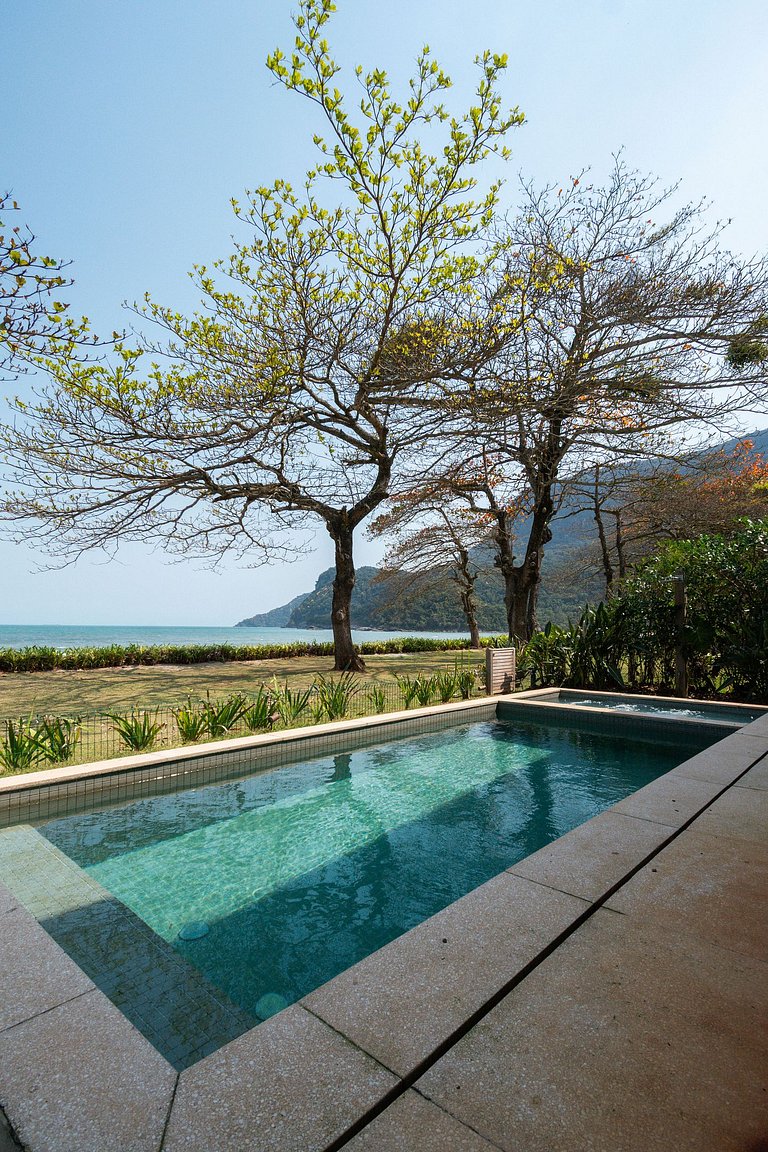 Casa Alto Padrão Pé na Areia | Guaecá - CG