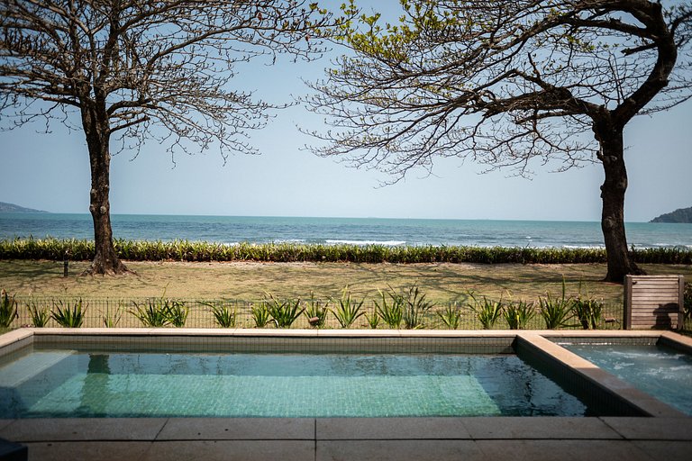 Casa Alto Padrão Pé na Areia | Guaecá - CG
