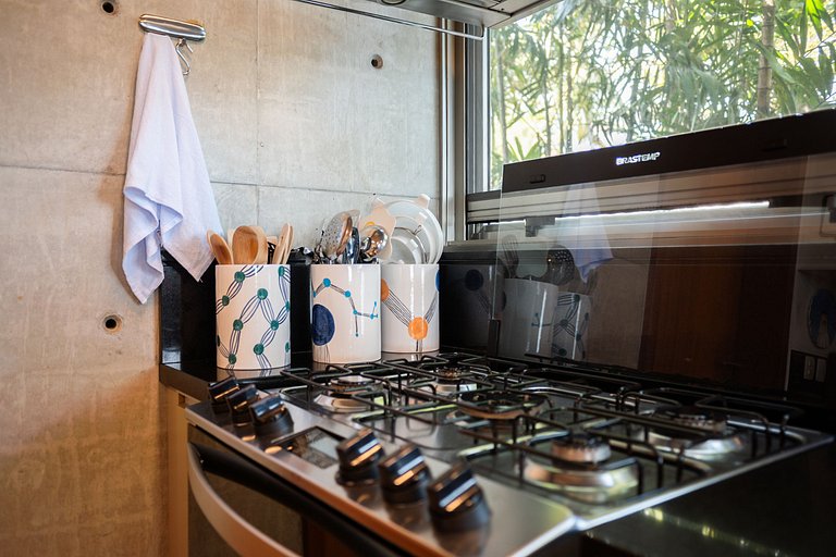 Alto Padrão Pé na Areia com Piscina em Guaecá - CG