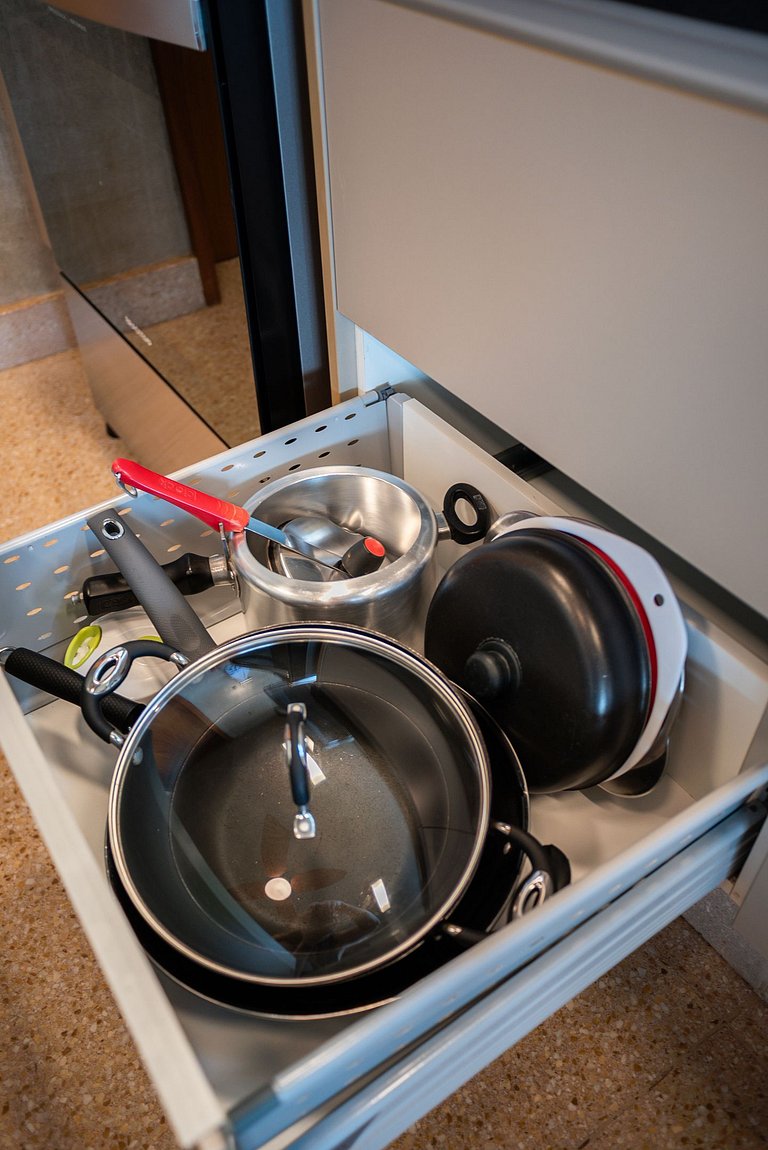 Alto Padrão Pé na Areia com Piscina em Guaecá - CG