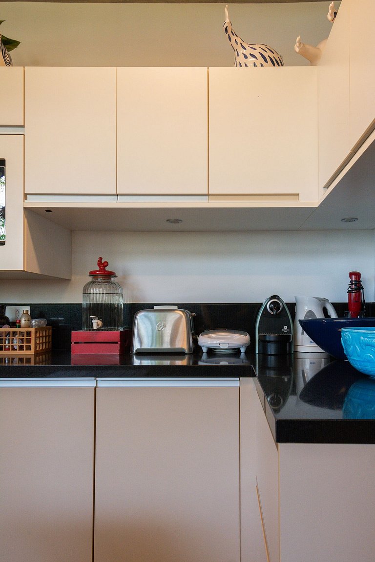 Alto Padrão Pé na Areia com Piscina em Guaecá - CG