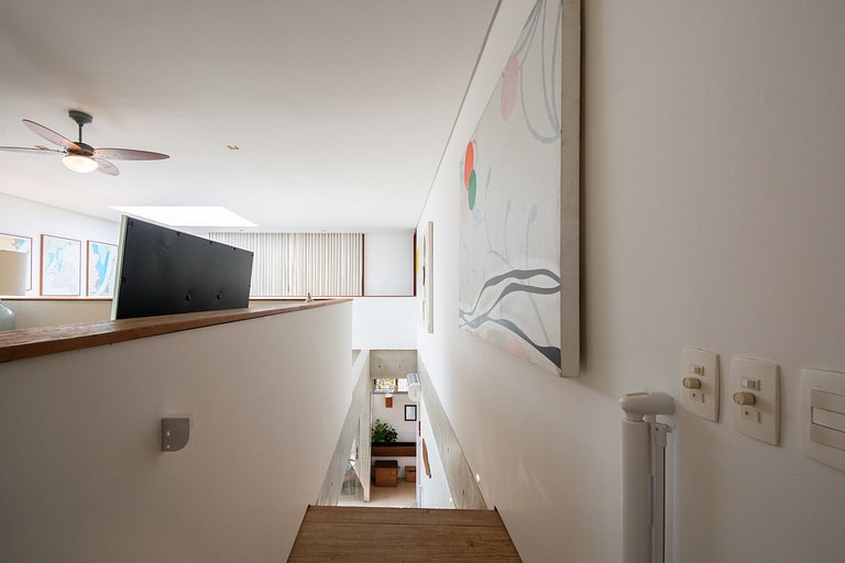 Alto Padrão Pé na Areia com Piscina em Guaecá - CG