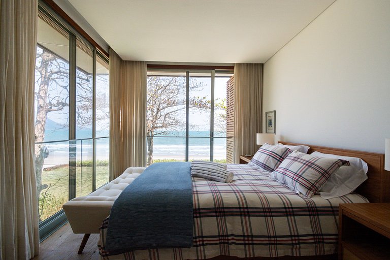 Casa Alto Padrão Pé na Areia | Guaecá - CG