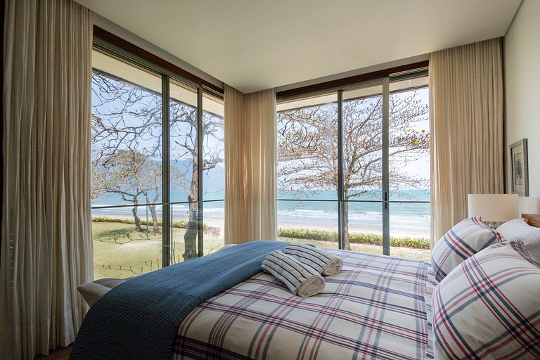 Casa Alto Padrão Pé na Areia | Guaecá - CG