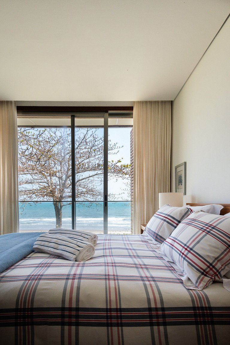 Casa Alto Padrão Pé na Areia | Guaecá - CG