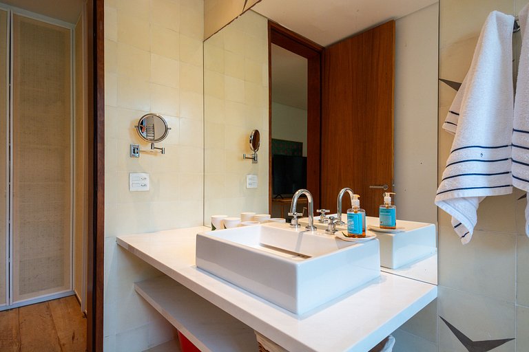 Alto Padrão Pé na Areia com Piscina em Guaecá - CG