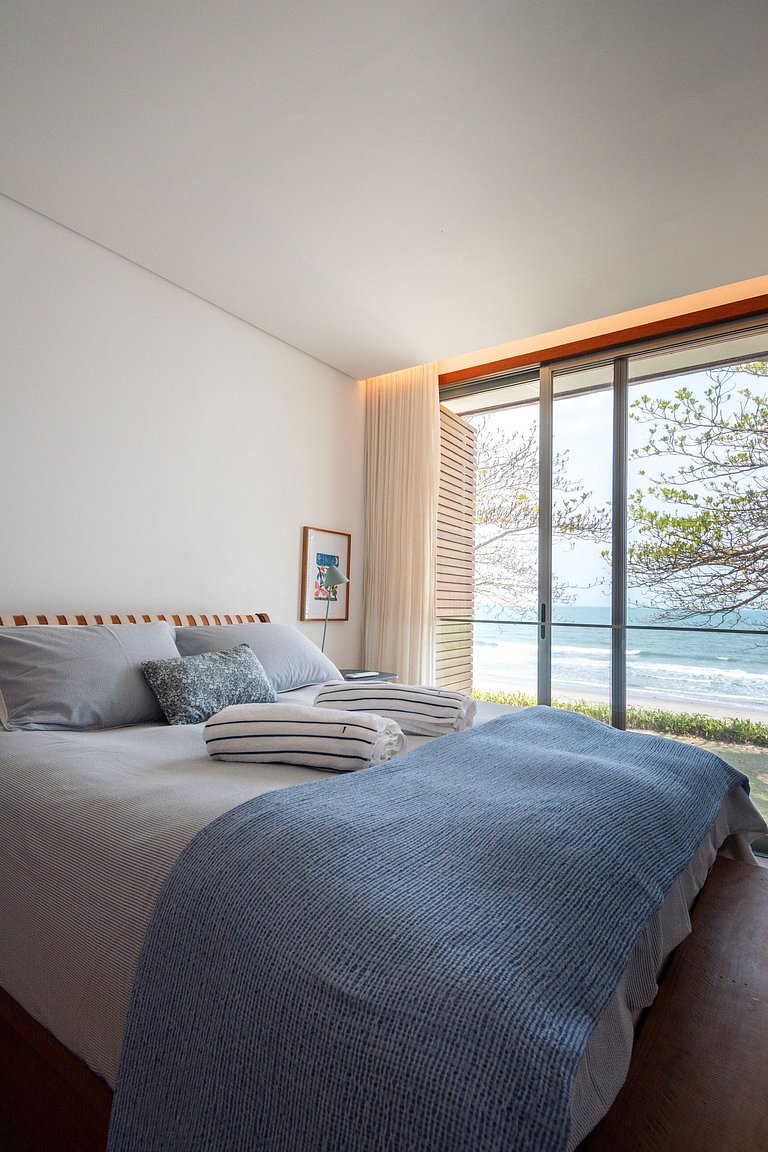 Casa Alto Padrão Pé na Areia | Guaecá - CG