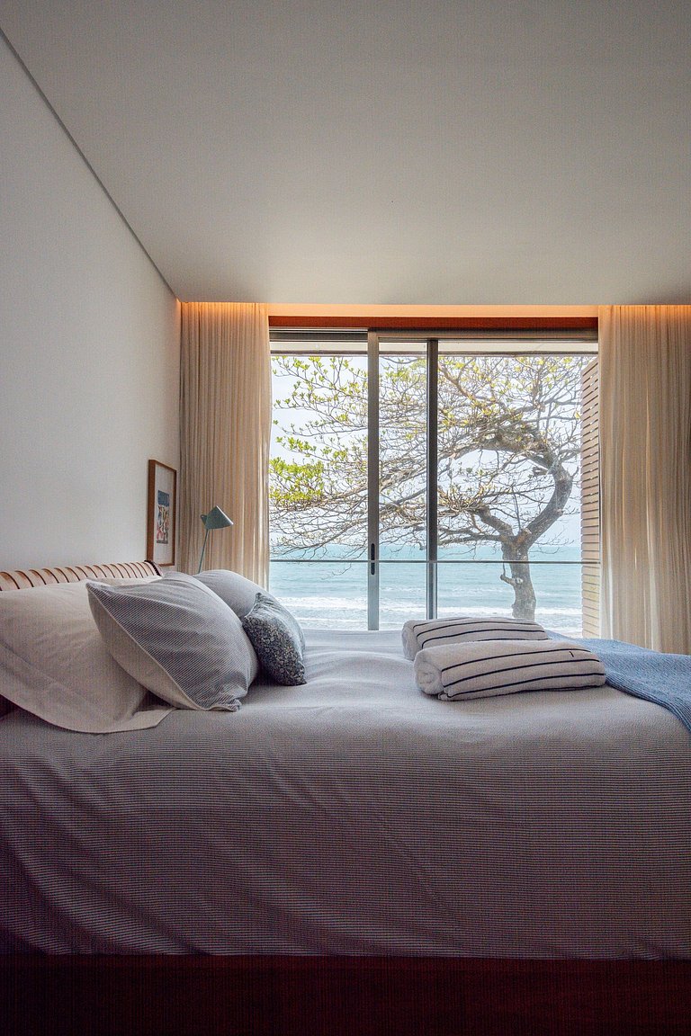 Casa Alto Padrão Pé na Areia | Guaecá - CG