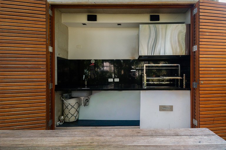 Alto Padrão Pé na Areia com Piscina em Guaecá - CG