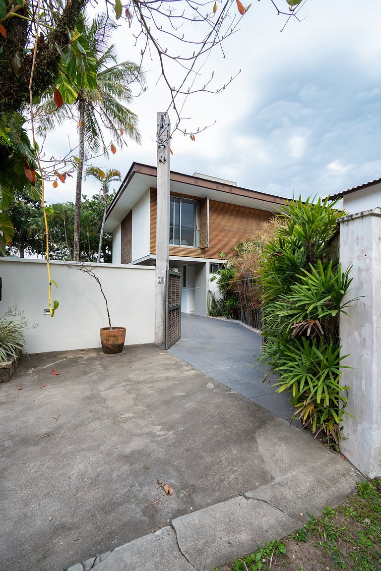 Casa Alto Padrão Pé na Areia | Guaecá - CG