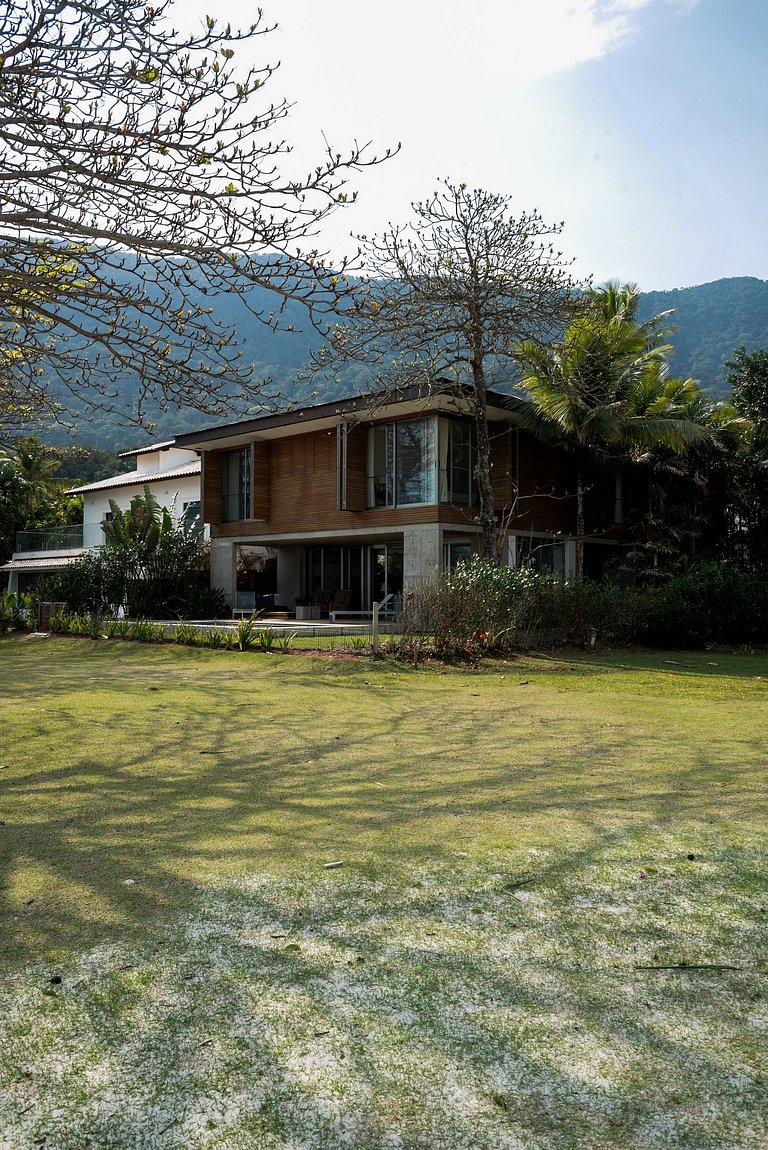 Casa Alto Padrão Pé na Areia | Guaecá - CG