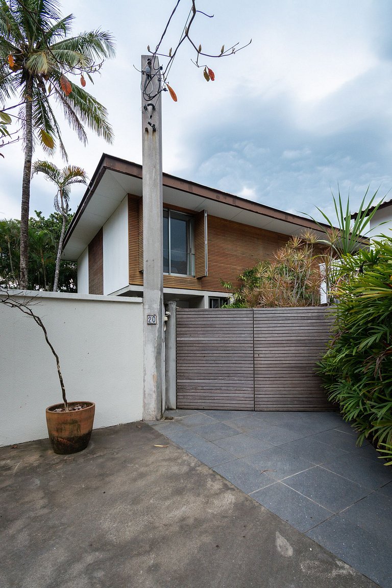 Casa Alto Padrão Pé na Areia | Guaecá - CG