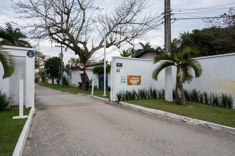 Alto Padrão Pé na Areia com Piscina em Guaecá - CG