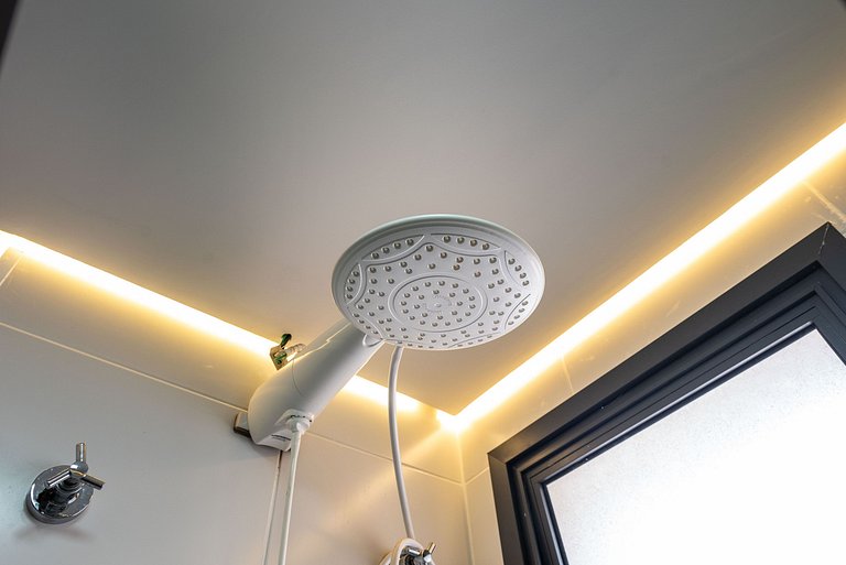 Studio Completo com Piscina na Cobertura - KH702