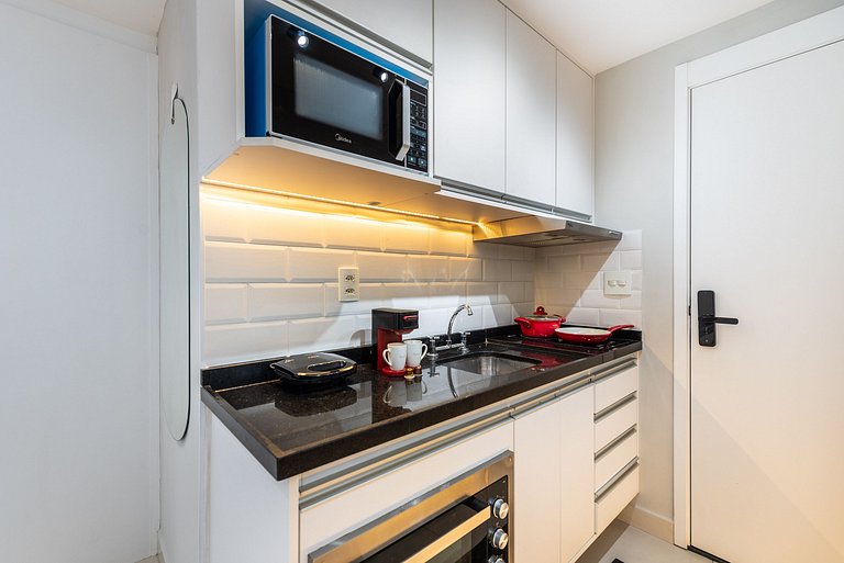 Studio Completo com Piscina na Cobertura - KH702