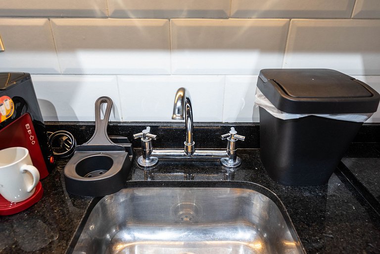 Studio Completo com Piscina na Cobertura - KH702