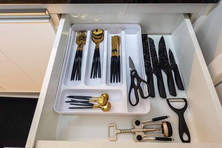 Studio Completo com Piscina na Cobertura - KH702