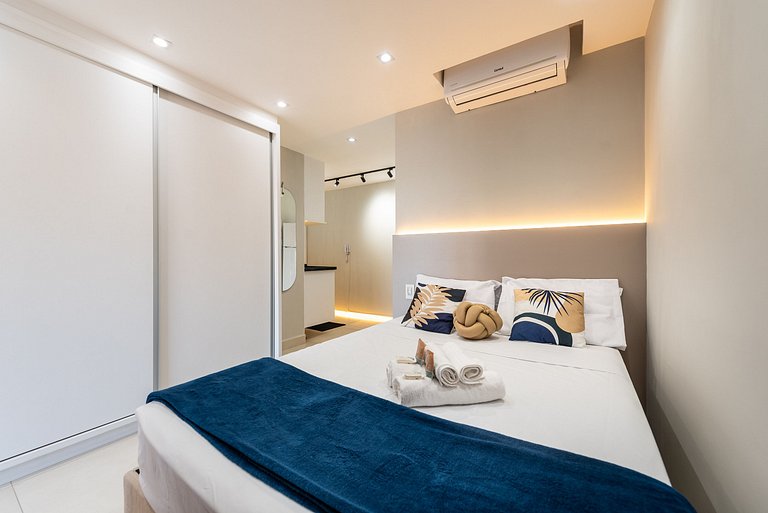 Studio Completo com Piscina na Cobertura - KH702