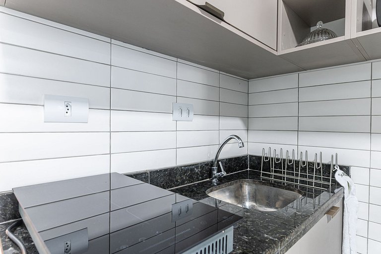 Studio c/ piscina rooftop pertinho da praia - S109