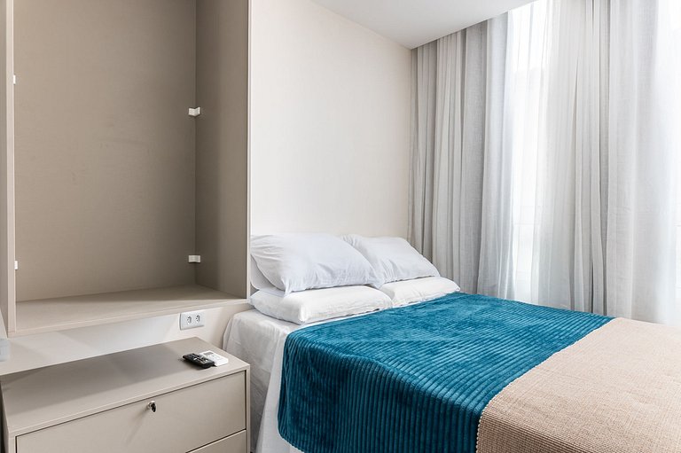 Studio c/ piscina rooftop pertinho da praia - S109