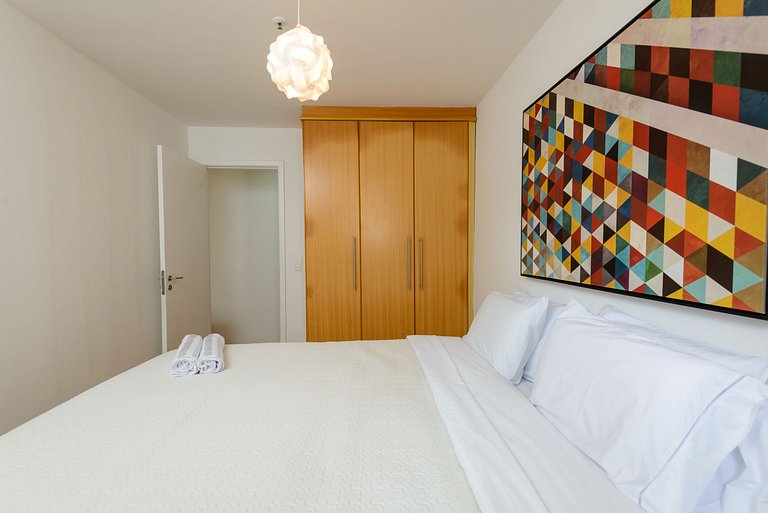 Flat c/ Limpeza Diária e Estacionamento - LB507