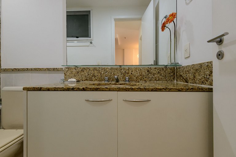 Flat c/ Limpeza Diária e Estacionamento - LB507