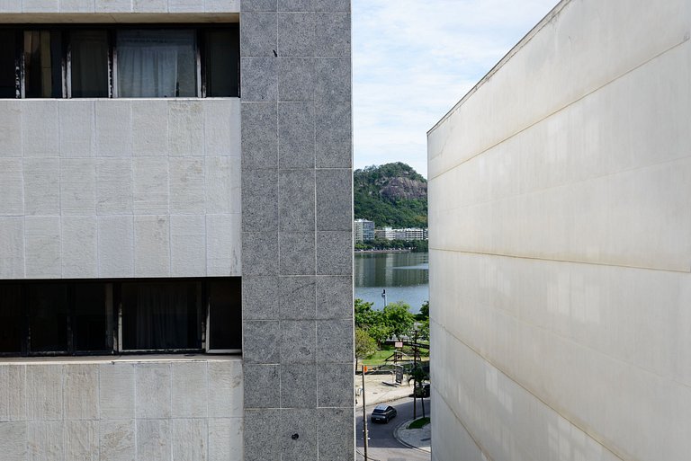 Flat c/ Limpeza Diária e Estacionamento - LB507