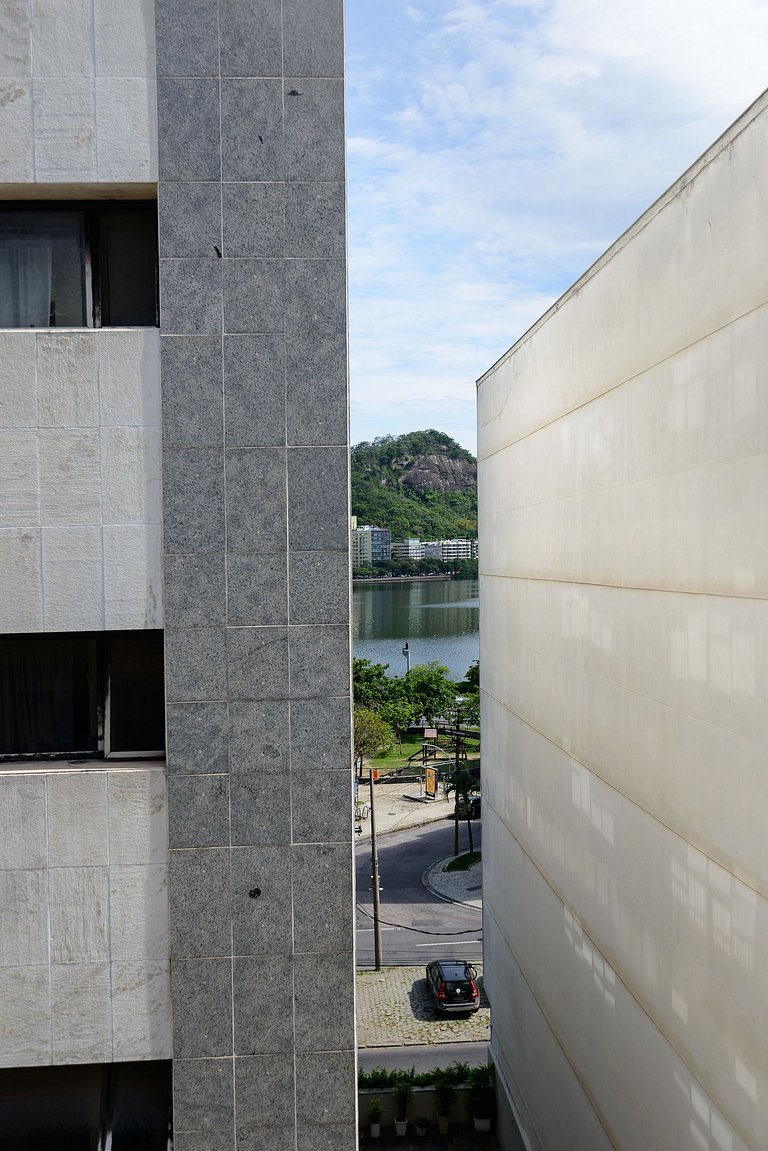 Flat c/ Limpeza Diária e Estacionamento - LB507