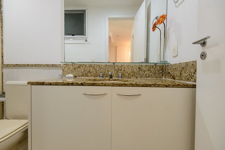 Flat c/ Limpeza Diária e Estacionamento - LB507