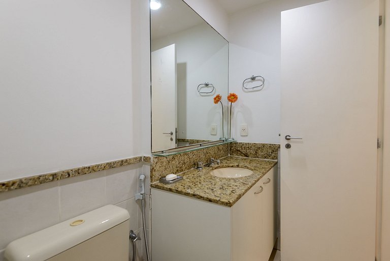 Flat c/ Limpeza Diária e Estacionamento - LB507