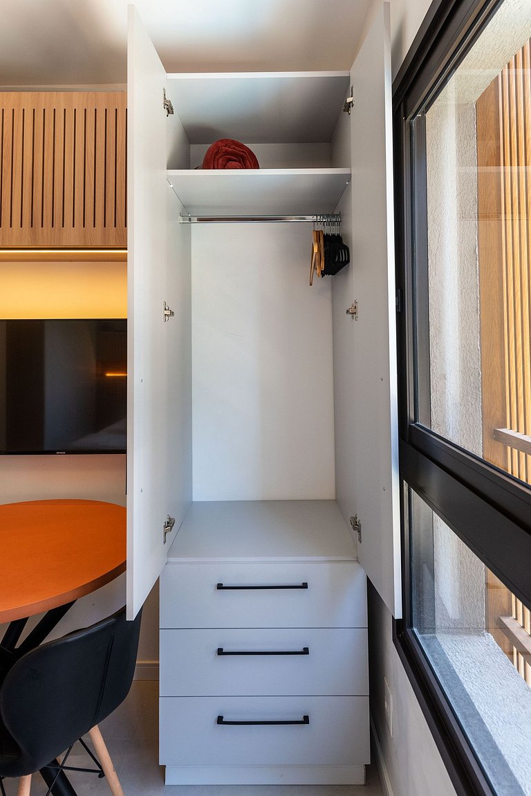 Studio Elegante em Moema | Pq. Ibirapuera - IP505