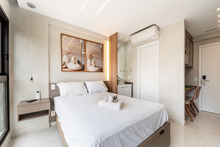 Studio com Piscina na Cobertura em Moema - IP1403