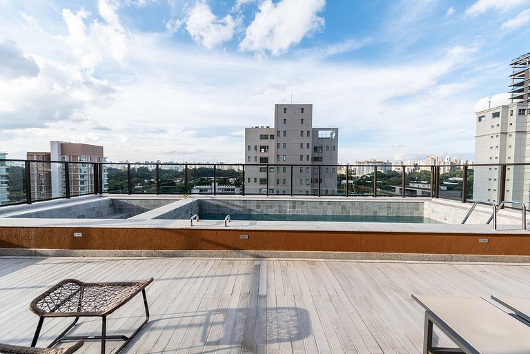 Studio com Piscina na Cobertura em Moema - IP1403