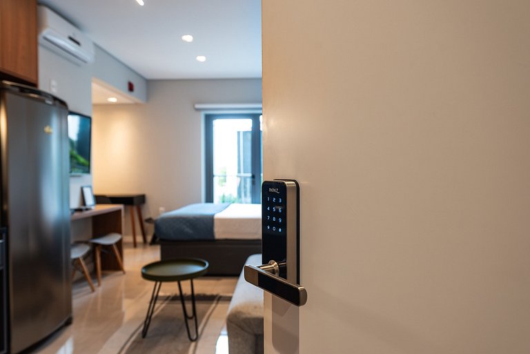 Studio c/ Piscina e Academia perto do Metrô - H104