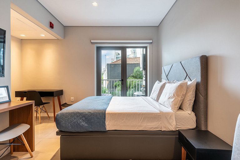 Piscina e Academia ao lado do Metrô - H104