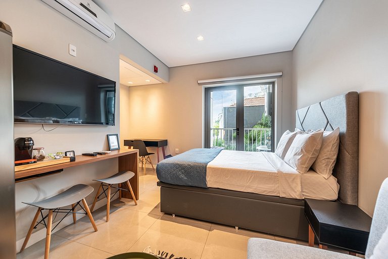 Piscina e Academia ao lado do Metrô - H104