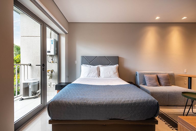 Studio c/ Piscina e Academia perto do Metrô - H104