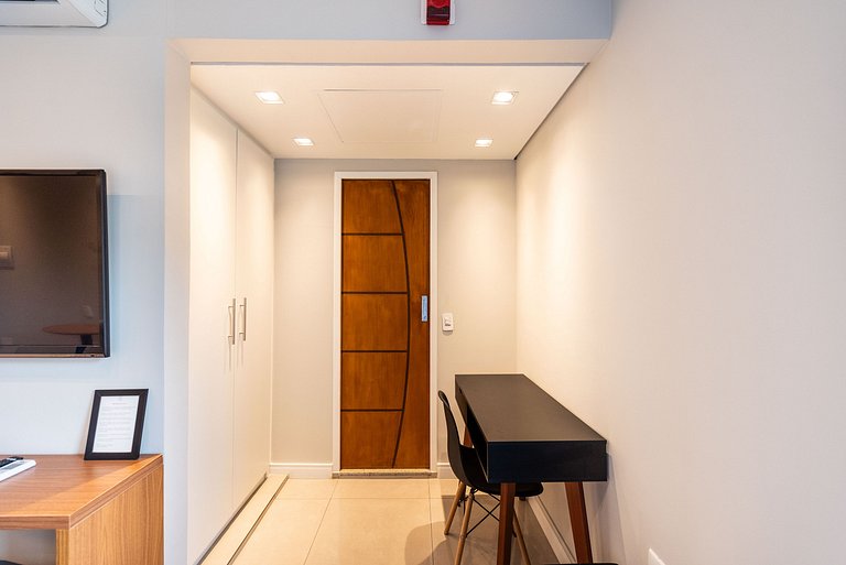 Studio c/ Piscina e Academia perto do Metrô - H104