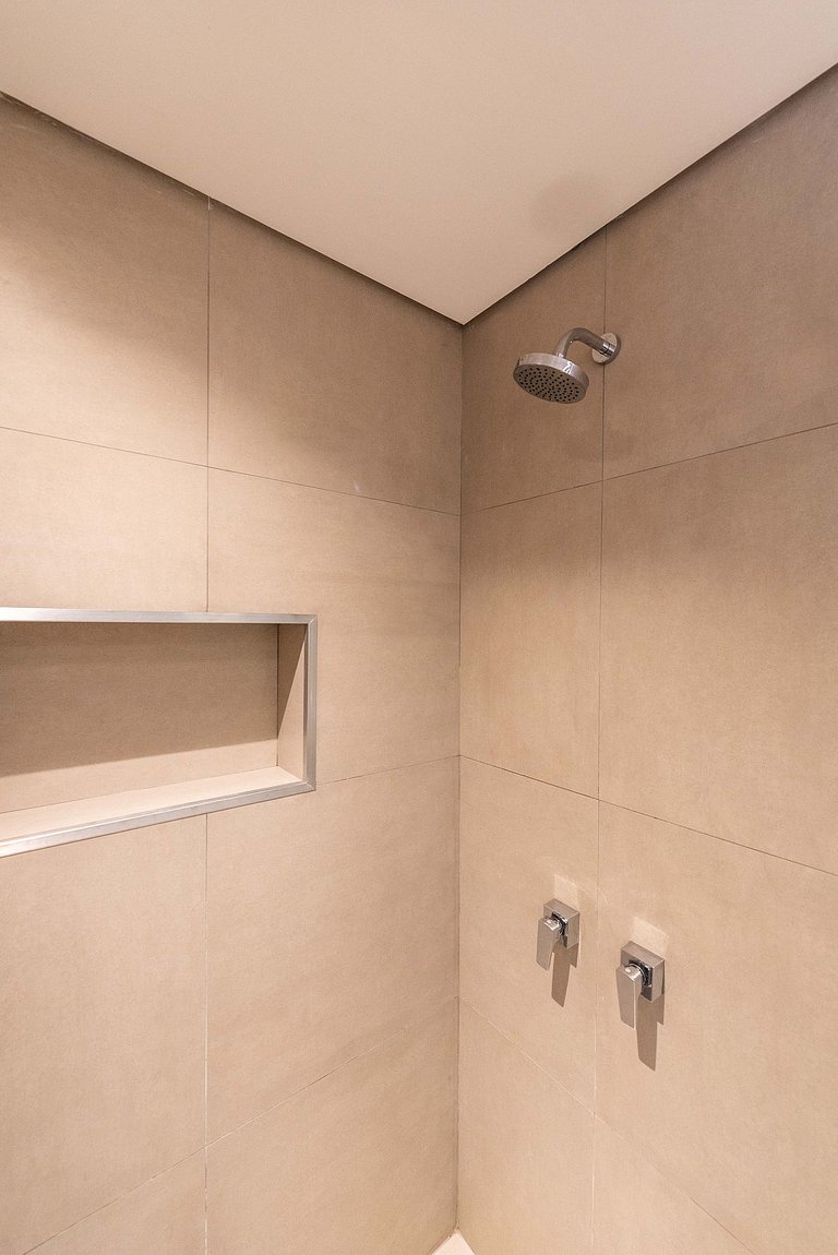 Studio c/ Piscina e Academia perto do Metrô - H104