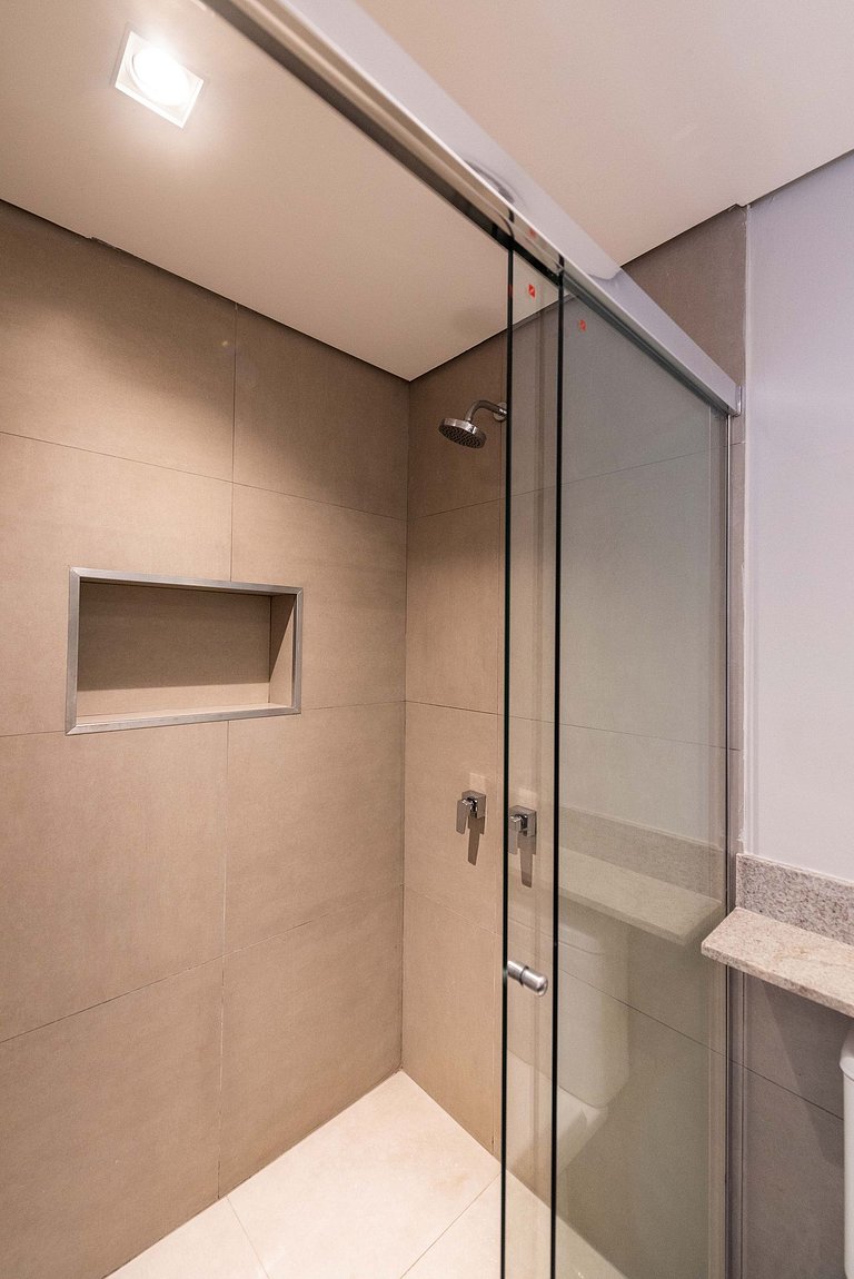 Studio c/ Piscina e Academia perto do Metrô - H104