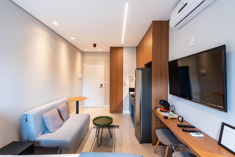 Studio c/ Piscina e Academia perto do Metrô - H104