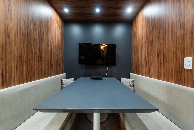 Studio c/ Piscina e Academia perto do Metrô - H104